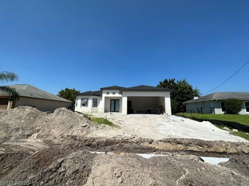 3706 6th St, Lehigh Acres, FL 33976-2236