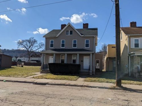 1717 3rd Ave, New Kensington, PA 15068-4511