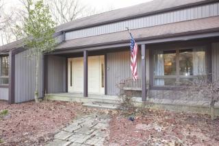 1 Bauers Ln, Morganville, NJ 07751-1264