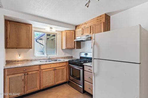 902 Prince Rd, Tucson AZ 85705-3028 exterior