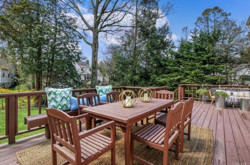 10 Reynal Xing, Scarsdale NY  10583-7414 exterior