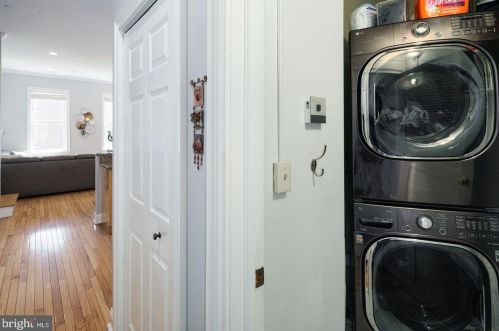 1903 Green St, Philadelphia, PA 19130-5404