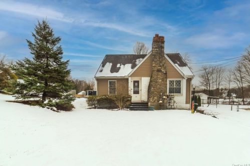 23 Darrow Pl, Poughkeepsie NY  12603-1504 exterior