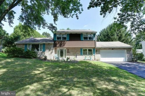 1004 Copper Creek Dr, Navy Sup Dpt, PA 17050-1954