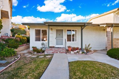 19712 Avenue Of The Oaks, Santa Clarita CA  91321-1311 exterior