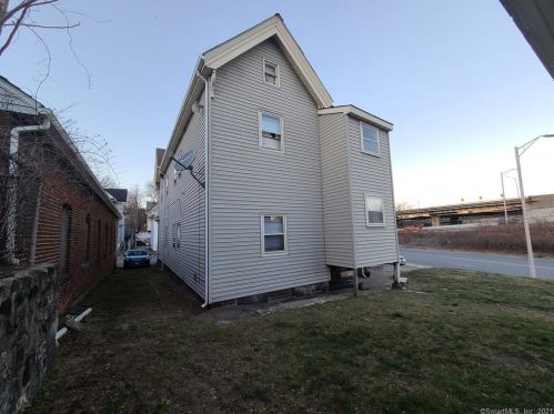 13 Grn St, Waterbury CT  06708-3538 exterior