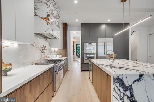 4915 Western Ave, Washington DC  20016-4319 exterior