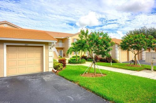725 Saratoga Cir, Naples FL  34104-8760 exterior