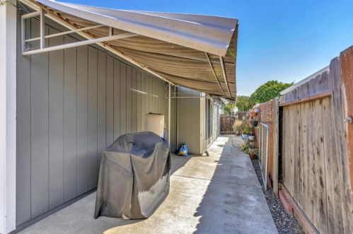 161 Sierra Ct, Hollister CA  95023-3045 exterior