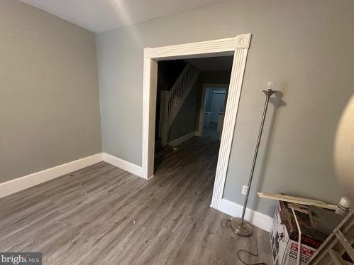 32 Dunham St, Trenton, NJ 08618-3605