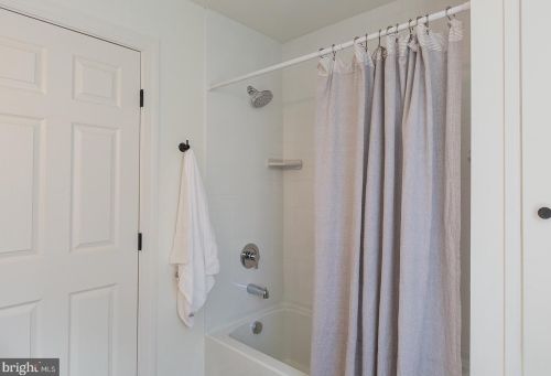 24 New St, Lancaster PA  17602-2047 exterior