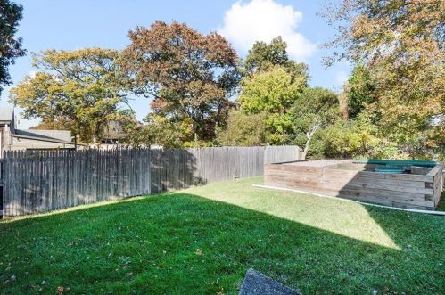 10 Wayne St, South Kingstown RI  02882-3814 exterior
