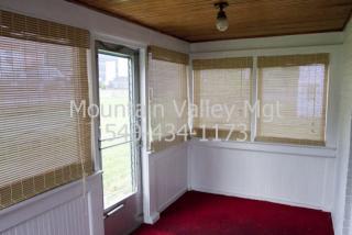 52 Myrtle St, Harrisonburg VA  22802-5911 exterior