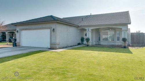 203 Armour Dr, Bakersfield, CA 93263-3540