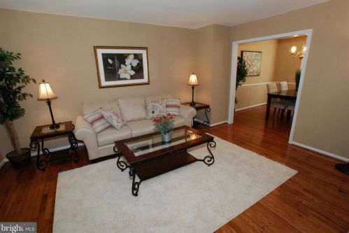6042 Haverhill Ct, Springfield VA  22152-1213 exterior
