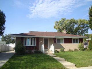 5620 51st Ave, Kenosha WI  53144-6810 exterior