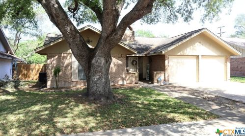 301 Shiloh Dr, Victoria, TX 77904-2433
