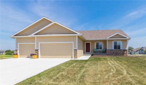 905 Seasons Dr, Ankeny, IA 50023