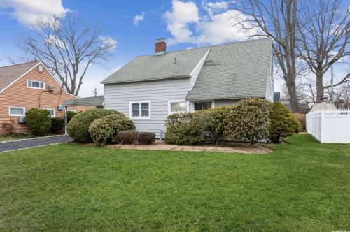 8 Prince Ln, Westbury, NY 11590-6229