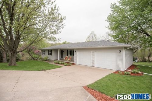 40 Rainbow Dr, Panarama Park, IA 52722-6301