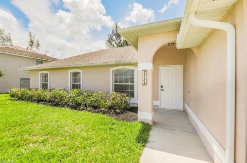 2822 10th Ter, Cape Coral, FL 33993-5702