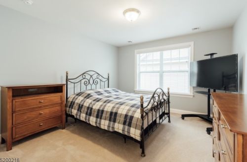 38 Walnut St, Little Falls NJ  07424-1402 exterior