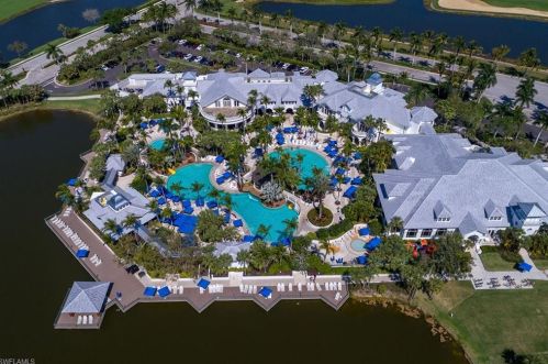 3955 Deer Crossing Ct, Naples FL  34114-6403 exterior