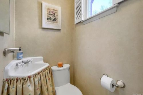 11 Hillside Ter, Monroe NY  10950-2515 exterior