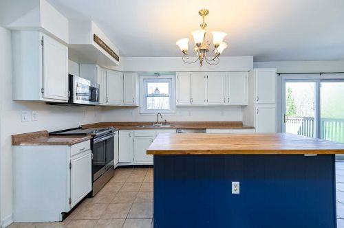17 Liberty Dr, Rock Tavern NY  12575-5247 exterior