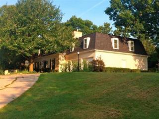 1900 Manor Dr, Oakland Acres, IA 50112-1139