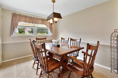 57 Keeney St, Manchester CT 06040-6426 exterior