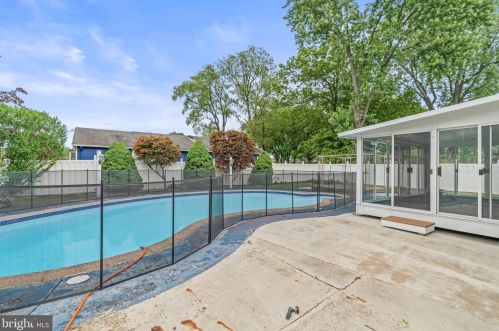 701 Parry Blvd, Riverton NJ  08077-3938 exterior