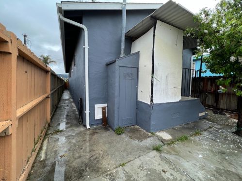6241 Bromley Ave, Oakland CA  94621-3847 exterior