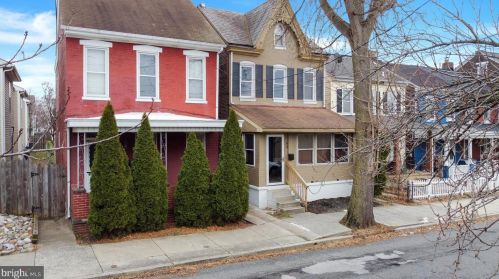 62 Charlotte St, Pottstown PA  19464-5947 exterior