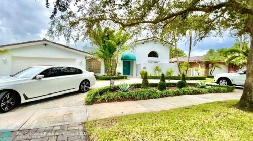 14210 Cypress Ct, Hialeah, FL 33014-2957