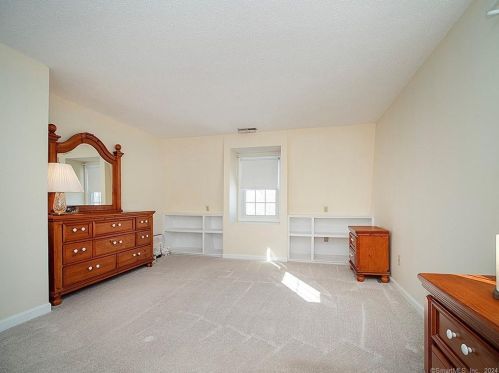 40 Sugar Hill Rd, North Haven CT  06473-4013 exterior