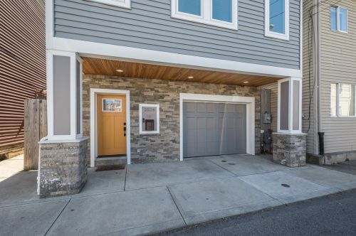 2524 Larkins Way, Pittsburgh, PA 15203-2221