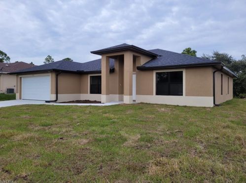 921 Magnolia Ave, Lehigh Acres, FL 33972-8128