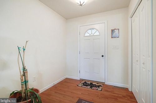 30 Centre Ct, Red Lion PA  17356-8949 exterior