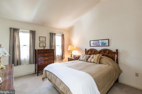 18 Townsend Ct, Lancaster PA  17603-6797 exterior