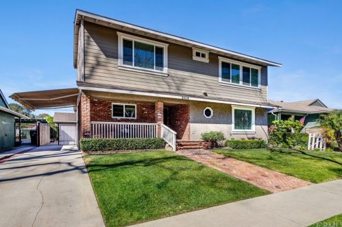 2419 Studebaker Rd, Long Beach, CA 90815-2429