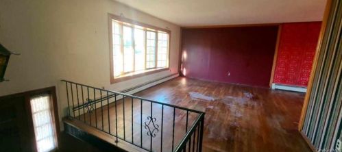 30 Hickory Ln, Garnerville, NY 10923-1906