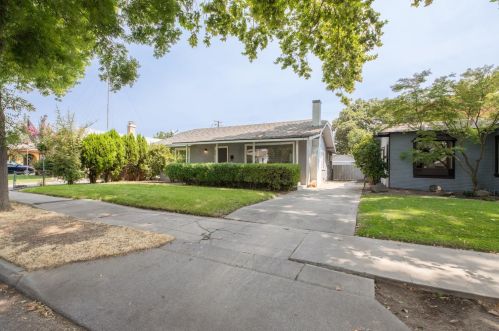 518 Auburn St, Modesto, CA 95350-6102