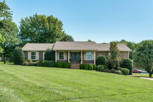 149 Allen Dr, Hendersonville, TN 37075-3935