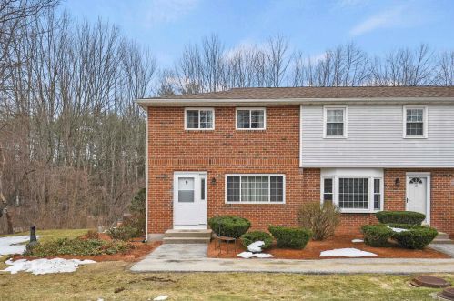 9 Oakridge Dr, Londonderry, NH 03053-3942