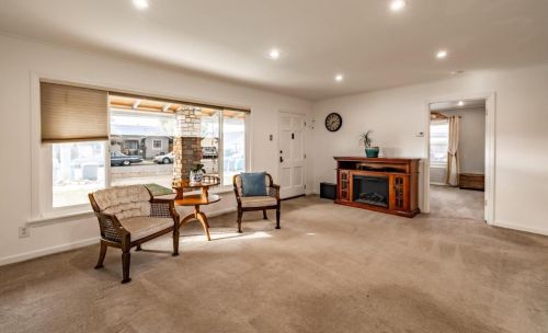 951 Powell St, Hollister, CA 95023-4626