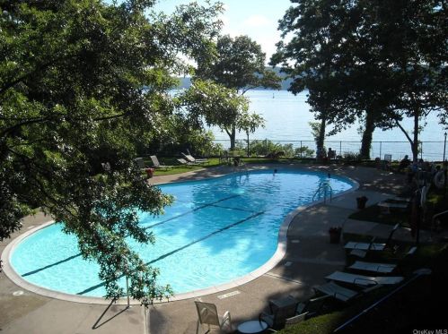 16 Rockledge Ave, Crotonville NY  10562-5914 exterior