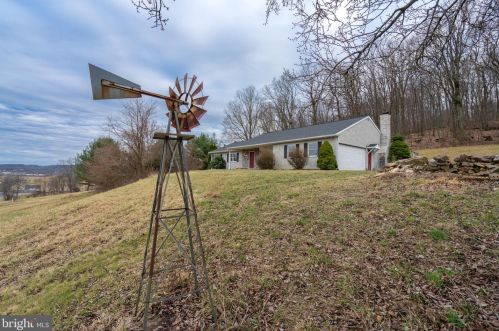 50 Nannygoat Hill Rd, Dale, PA 19504-8926
