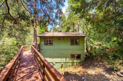 661 Clubhouse Dr, Twin Peaks, CA 92391-0455