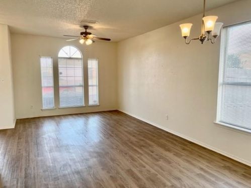 7216 Park Creek Cir, Fort Worth TX  76137-4509 exterior